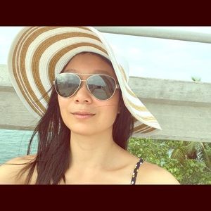 Meet your Posher, Liz Olivia